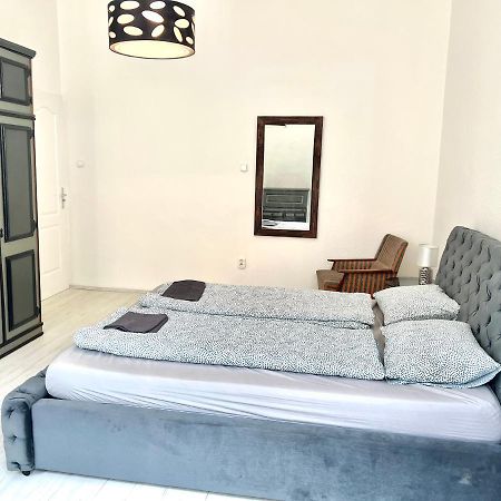 L8 Guesthouse บูดาเปสต์ ภายนอก รูปภาพ