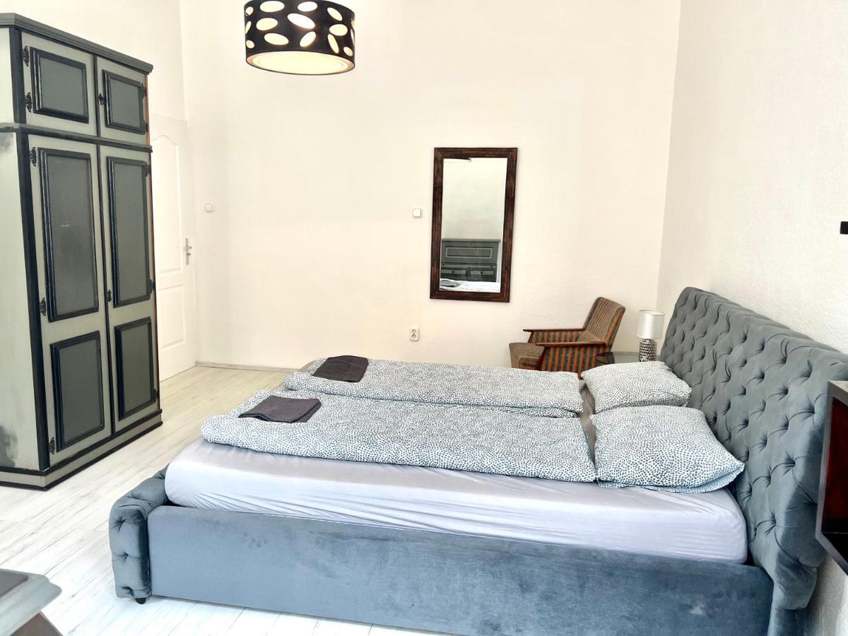 L8 Guesthouse บูดาเปสต์ ภายนอก รูปภาพ